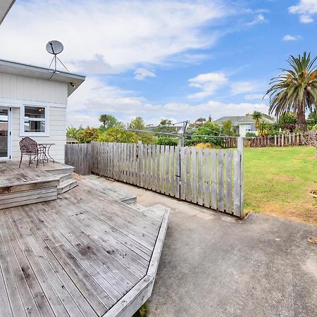 Fabulous Three Bedroom Home In Pakuranga オークランド エクステリア 写真
