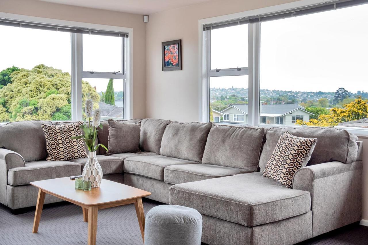 Fabulous Three Bedroom Home In Pakuranga オークランド エクステリア 写真
