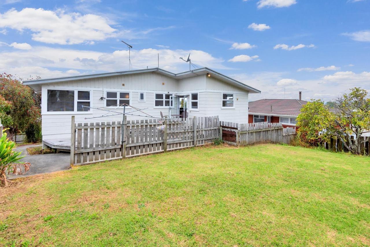 Fabulous Three Bedroom Home In Pakuranga オークランド エクステリア 写真