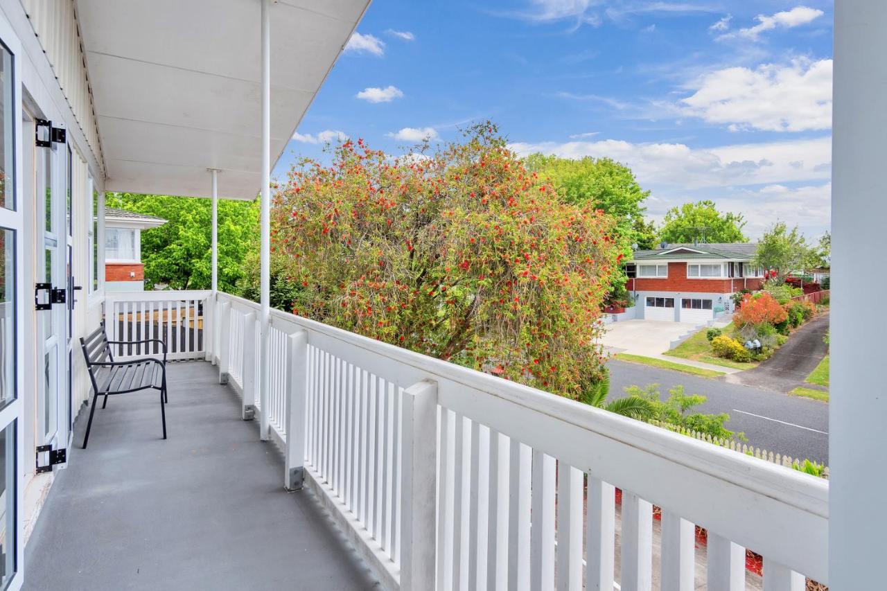 Fabulous Three Bedroom Home In Pakuranga オークランド エクステリア 写真