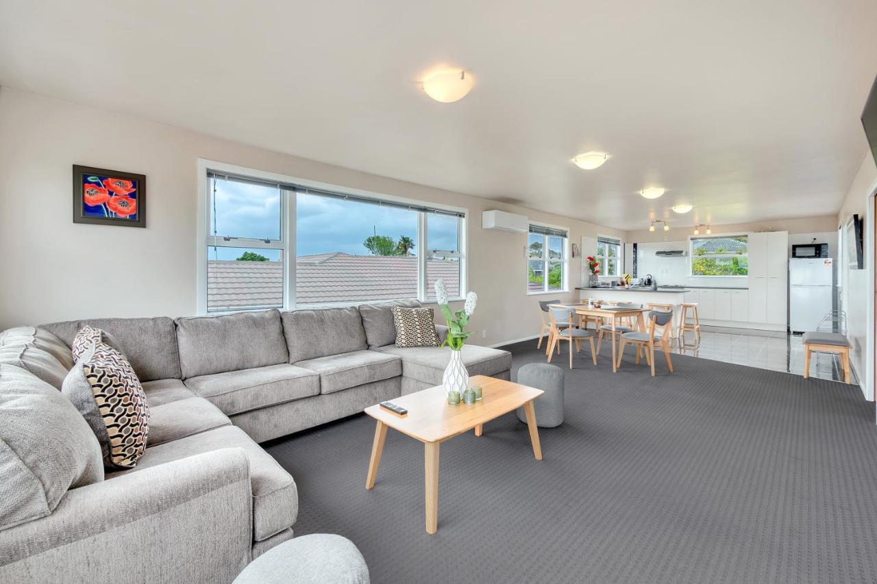 Fabulous Three Bedroom Home In Pakuranga オークランド エクステリア 写真