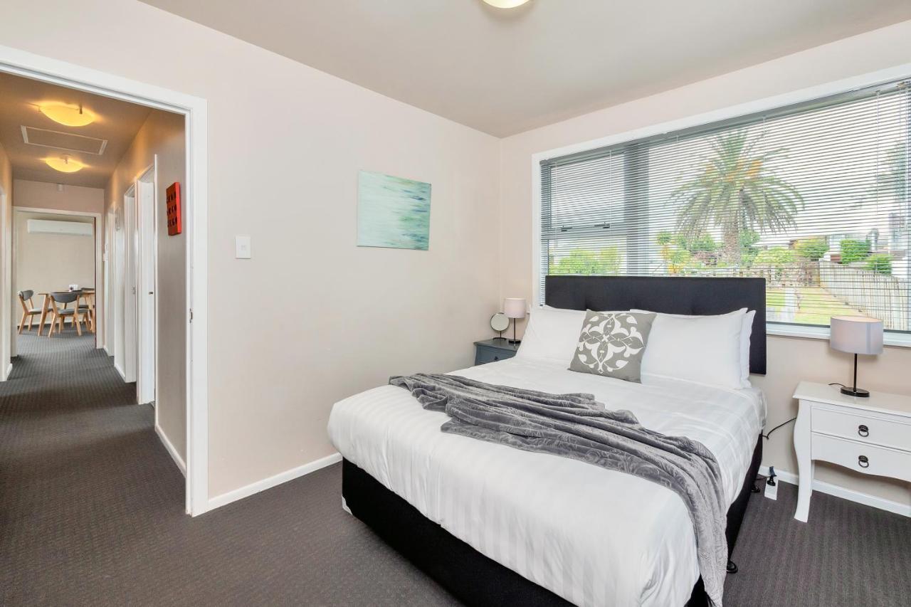 Fabulous Three Bedroom Home In Pakuranga オークランド エクステリア 写真