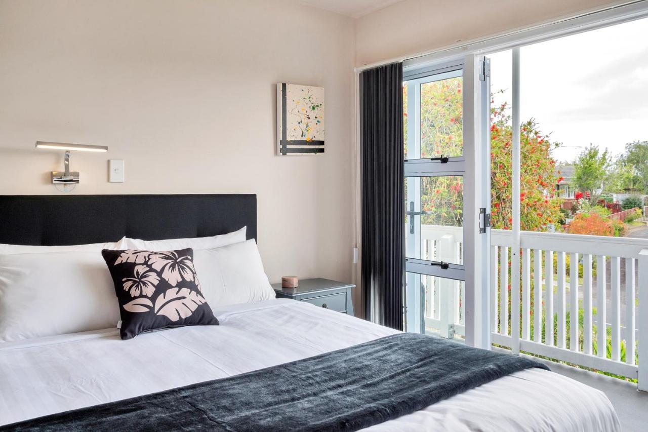Fabulous Three Bedroom Home In Pakuranga オークランド エクステリア 写真