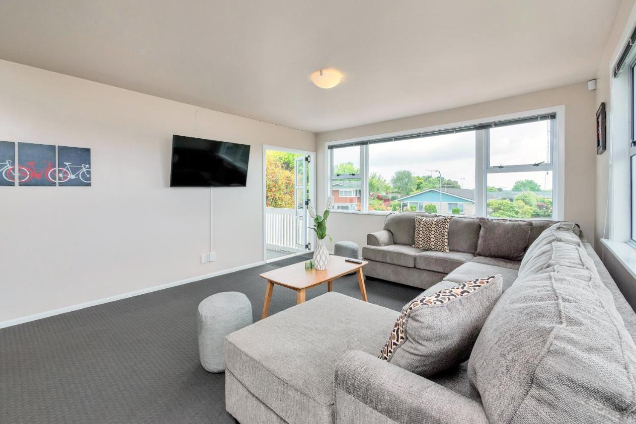 Fabulous Three Bedroom Home In Pakuranga オークランド エクステリア 写真