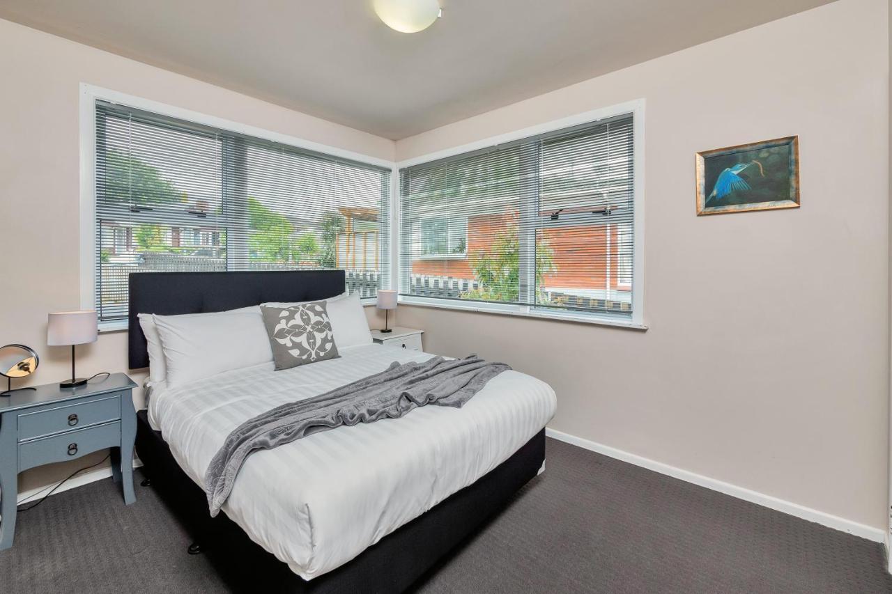 Fabulous Three Bedroom Home In Pakuranga オークランド エクステリア 写真